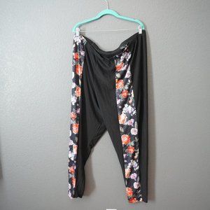 Asos Curve Black leggings w/ Floral stripe size 24